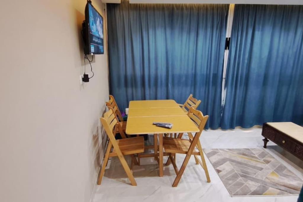 Front 2 Bedroom Flat Married People Only Apartmán *