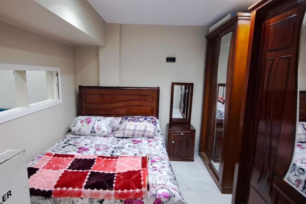 Front 2 Bedroom Flat Married People Only Apartmán